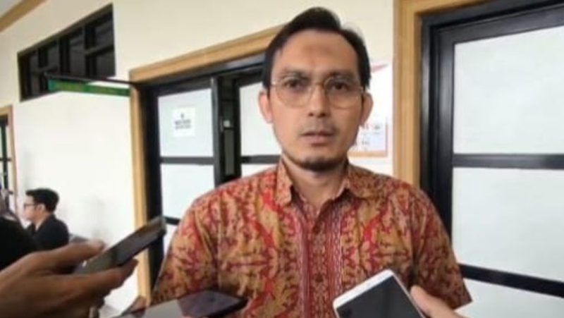 Jaksa KPK RI, Ikhsan SH, saat memberikan keterangan kepada wartawan usai sidang di Pengadilan Tipikor Banjarmasin (Foto Istimewa)
