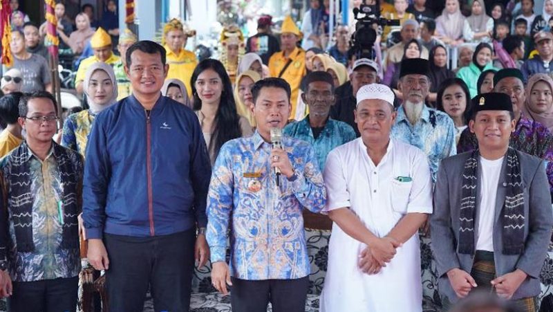 Dokumentasi Wali Kota Banjarmasin, H. Muhammad Yamin HR membuka pagelaran festival Manopeng
