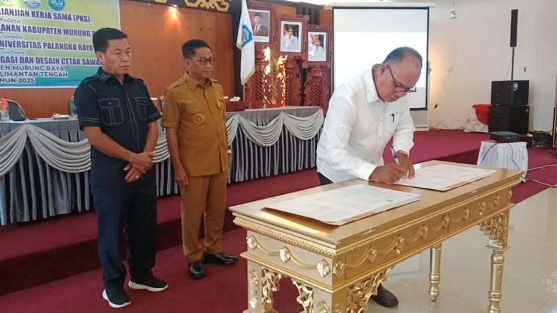 Penandatanganan PKS antara Pemkab Mura dan Fakultas Pertanian Universitas Palangkaraya
(Foto: Maya)