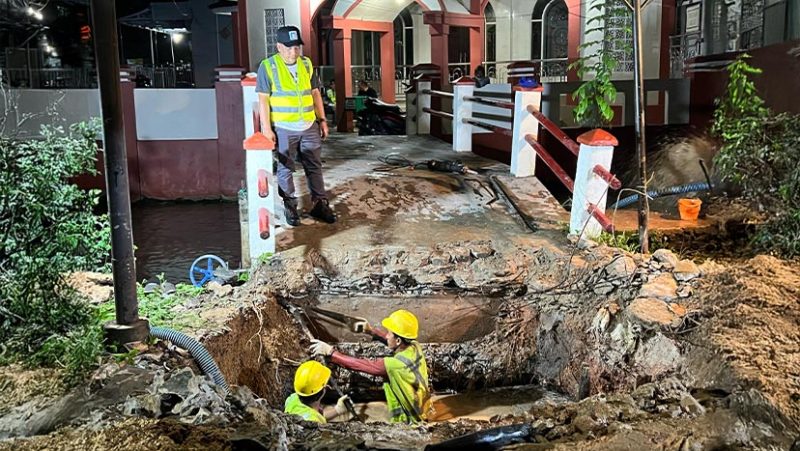 Pantau Perbaikan Pipa Bocor Di A Yani Km 1