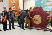 Bupati Heriyus saat membuka Festival Tandak Intan Kaharingan (Foto Maya)