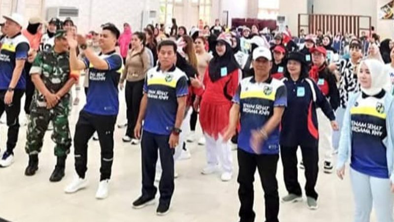 Ketua DPRD saat mengikuti senam bersama dalam rangka memperingati HUT ke-52 KNPI (foto: istimewa)