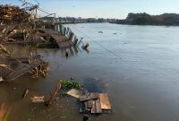 Titian ambruk di Kampung Hijau Kramat, Kelurahan Sungai Bilu, Banjarmasin, Rabu (6/8/2025). (foto:istimewa)
