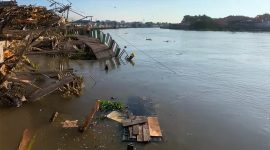 Titian ambruk di Kampung Hijau Kramat, Kelurahan Sungai Bilu, Banjarmasin, Rabu (6/8/2025). (foto:istimewa)
