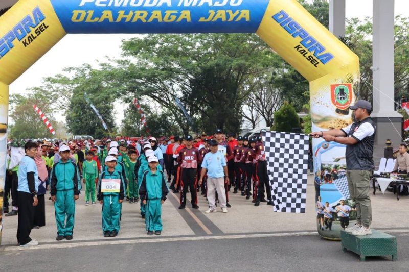 Memperingati Hari Jadi ke-75 Provinsi Kalsel dan HUT ke-80 RI, gelaran Lomba Gerak Jalan tingkat SD, SMP/MTs se-Kalsel 