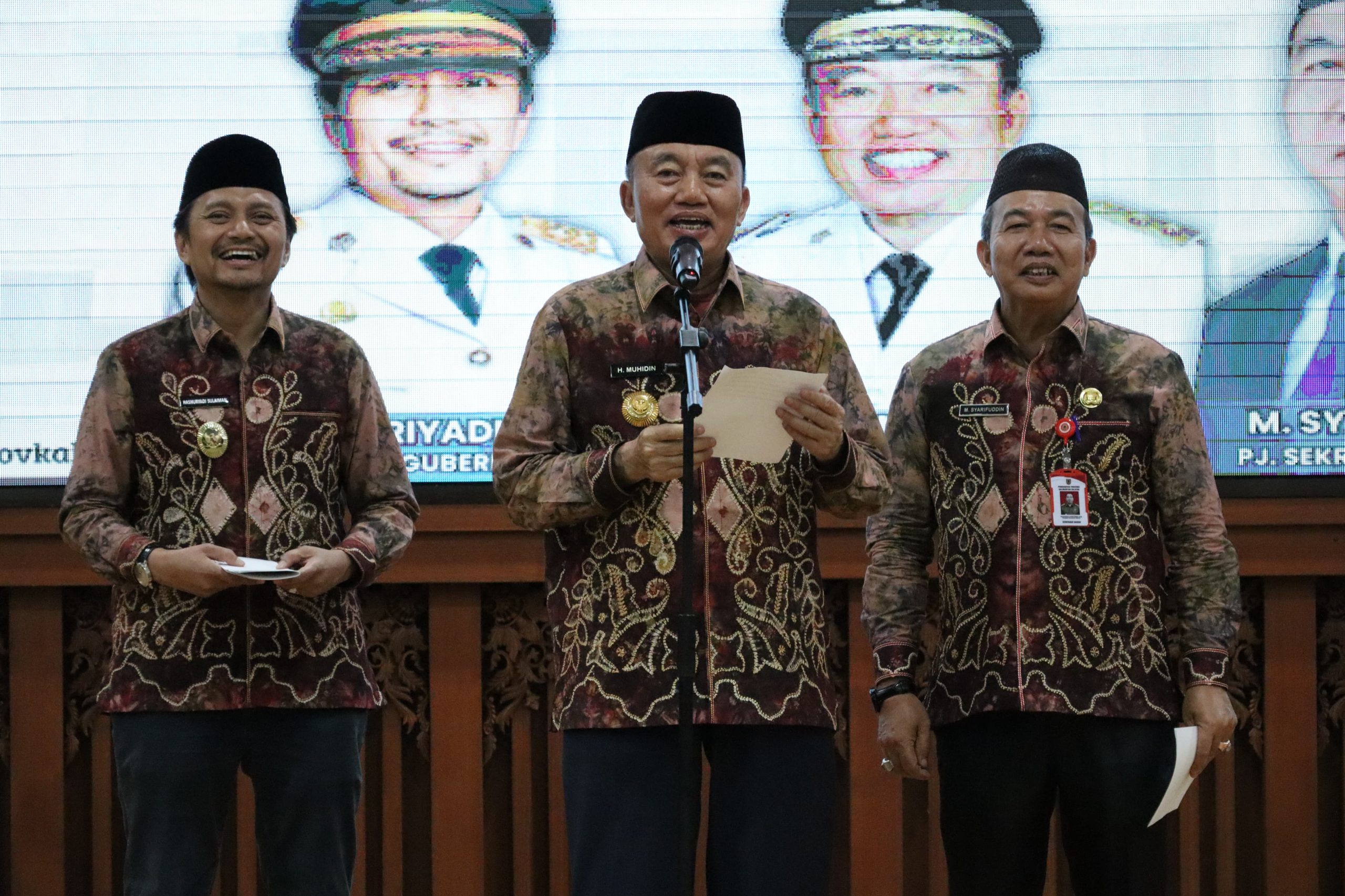 Gubernur Haji Muhidin Bersama Wagub Hasnuriyadi dan Sekda M Syarifuddin
