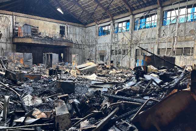 Puing puing sisa  kebakaran di Gedung Rektorat ULM (Foto Istimewa)
