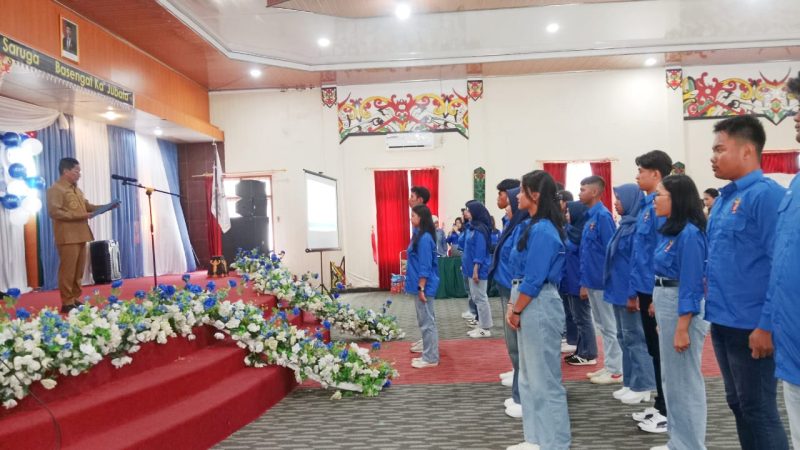 Bupati Heriyus kukuhkan pengurus anggota Forum Generasi Berencana Kabupaten Murung Raya masa bakti 2025–2026 (foto: Maya)