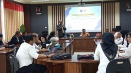 Ketua Umum DePA-RI Dr TM Luthfi Yazid saat membuka PKPA Angkatan ke-2 Tahun 2025 di Aula Fakultas Hukum ULM, Jumat (8/8/2025). (foto:istimewa)
