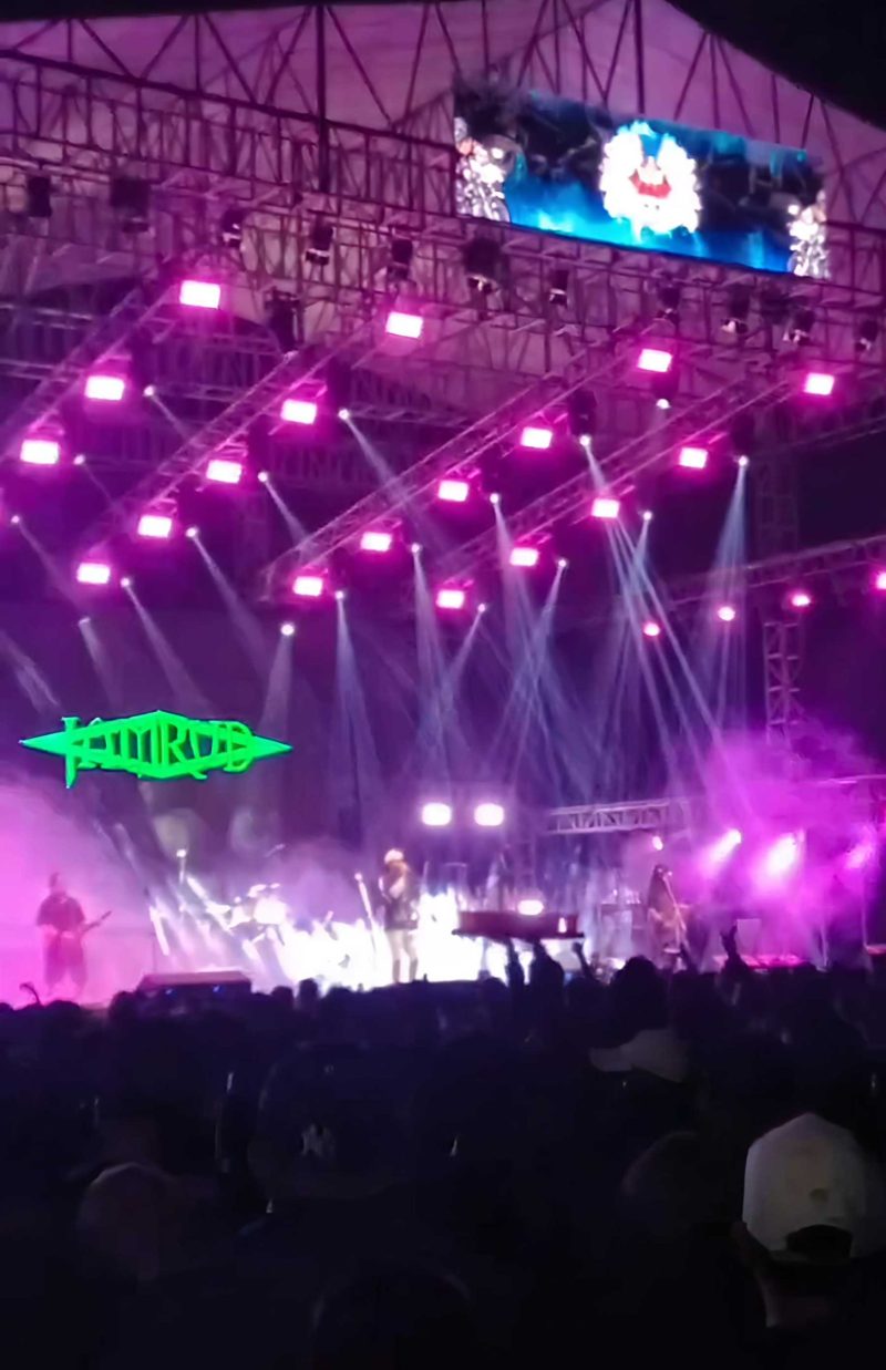 Penampilan grup cadas legendaris asal Bandung , Jamrud di kawasan Kantor Gubernur Kalimantan Selatan memuaskan ribuan Jammers Banua (foto Istimewa)