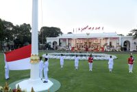 Masyarakat Berkesempatan Mengikuti Ucapara Bendera di Istana Negara Jakarta
