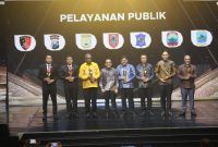 Gubernur Kalsel Haji Muhidin Diwakili Dr HM Muslim Menerima Penghargaan di Pemimpin Daerah Awards 2025