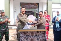 Bupati Heriyus saat meresmikan gedung baru Satpol PP dan Damkar (Foto Maya )