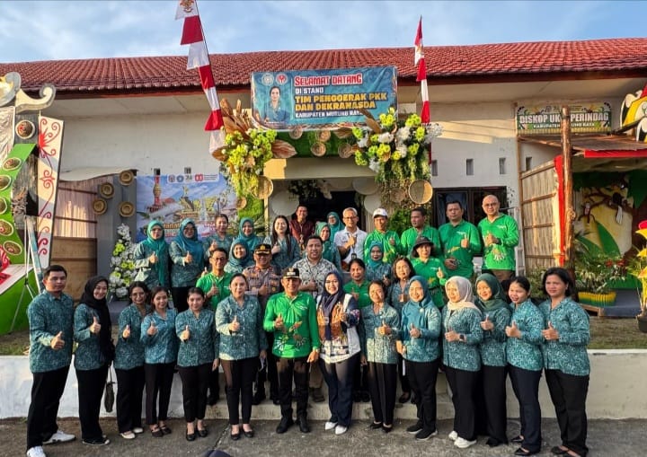 Foto Bersama Wabup Rahmanto Muhiddin saat pameran Mura Expo tahun 2025. (foto: Maya)