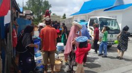 Bantuan tangki air PAM Bandarmasih untuk masyarakat Alalak Tengah yang terkendala distribusi air bersih.