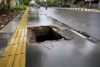 Tutup Drainase Jalan RE Martadinata Dicuri