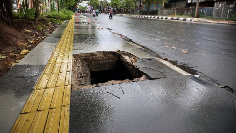 Tutup Drainase Jalan RE Martadinata Dicuri