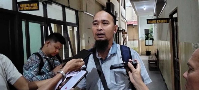 Kuasa hukum orang tua korban penusukan SMAN 7 dari kantor Isrof SH dan rekan saat memberikan keterangan kepada wartawan (Foto Istimewa)
