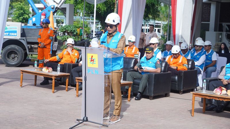 Wali Kota Banjarmasin, HM Yamin HR saat membuka secara resmi kegiatan Bakti Karya Pekerjaan