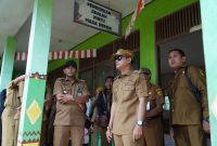 Wali Kota Banjarmasin, HM Yamin saat kunjungi SDN 10 Basirih.