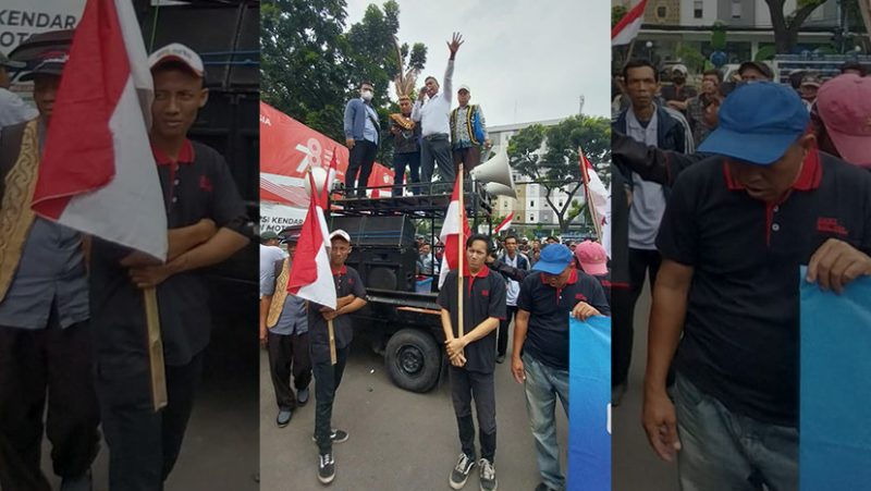Ketua KAKI Kalsel H Akhmat Husaini SH saat orasi depan Kantor Kementerian ESDM Jakarta beberapa waktu lalu (Foto Dokumen)