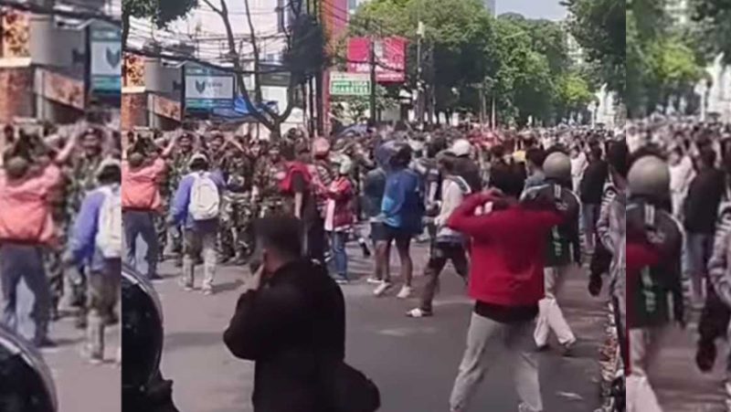 Pasukan TNI disambut hangat dan bersalaman dengan massa usai berhasil menenangkan (,@andreli_48)