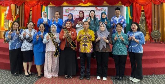 Wakil Ketua I DPRD Mura saat menghadiri Lomba Fashion Show Anak TK dan Senam Massal Guru TK (foto: Istimewa)

