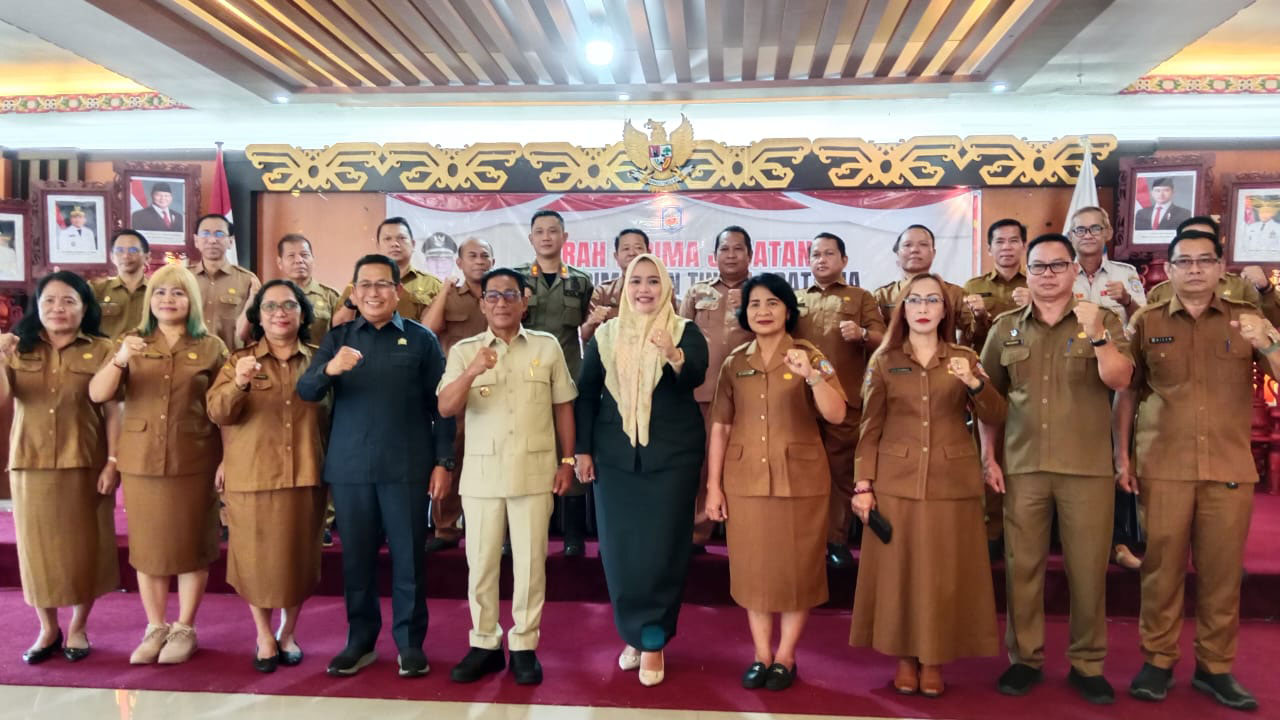 Bupati Heriyus pimpin sertijab 14 pimpinan tinggi pratama di aula gedung B (foto: Maya)