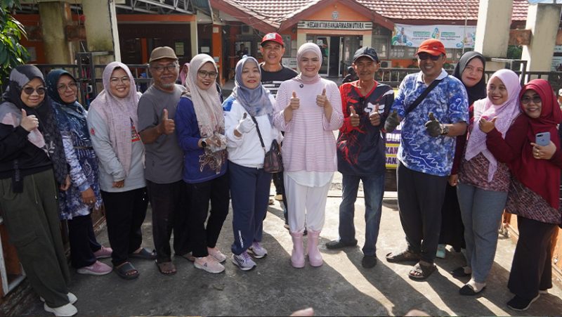 Kecamatan Banjarmasin Utara melaksanakan kegiatan Gotong Royong Babarasih Sungai di sepanjang kawasan PDPAL