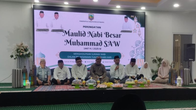 Pemkab Kotabaru menggelar peringatan Maulid Nabi Muhammad SAW 1447 Hijriyah di Masjid Apung Kotabaru