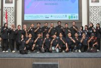 Mahasiswa berfoto Bersama Pengurus Serikat Media Siber Indonesia (SMSI) Kalimantan Selatan di Aula Kayuh Baimba