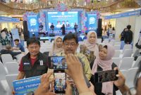 Plt Asisten Bidang Administrasi Umum Setdaprov Kalsel Dr H Muhamad Muslim, secara resmi menutup Rapat Kerja Daerah (Rakerda) dan Komdiphoria Diskominfo Kalsel 2025 di Banjarbaru