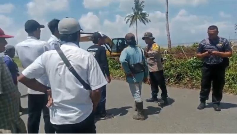 Aparat kepolisian di Pulau Laut Barat, Kabupaten Kotabaru diduga melakukan pemukulan kepada warga setempat.