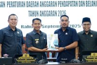 Wakil Ketua DPRD H. Harry Wijaya, dihadiri Wali Kota Banjarmasin H. M. Yamin HR