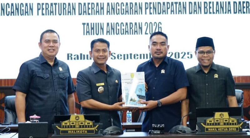 Wakil Ketua DPRD H. Harry Wijaya, dihadiri Wali Kota Banjarmasin H. M. Yamin HR