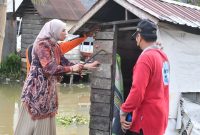 Pembongkaran jamban dilakukan langsung oleh Wakil Wali Kota Banjarmasin, Ananda.