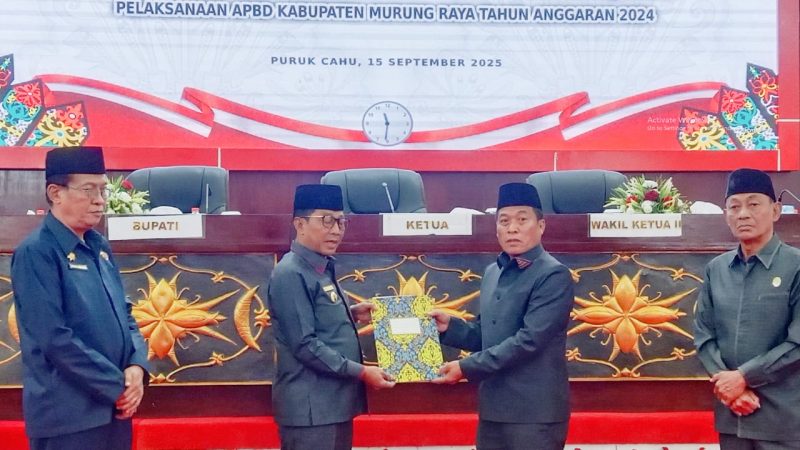 Penandatangan persetujuan bersama antara DPRD dan Pemkab Mura terhadap Raperda APBD 2024 (foto: Maya)