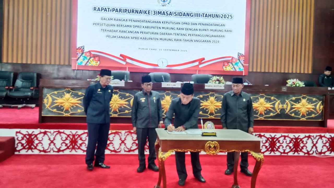 Penandatangan persetujuan bersama antara DPRD dan Pemkab Mura terhadap Raperda APBD 2024 (foto: Maya)