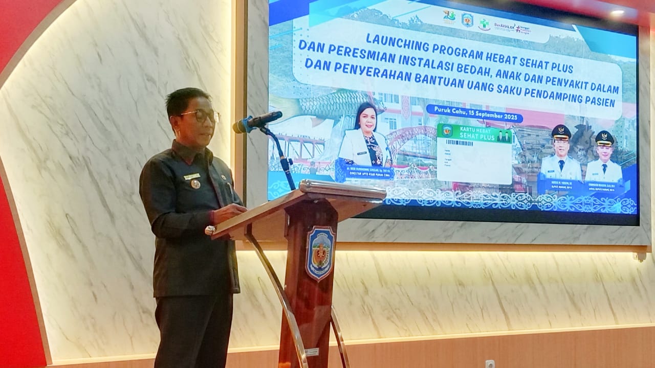 Bupati Heriyus saat melaunching kartu Mura Hebat Sehat Plus dan meresmikan Ruang Rawat Inap Bedah Anak dan Penyakit Dalam RSUD Puruk Cahu (foto: Maya)