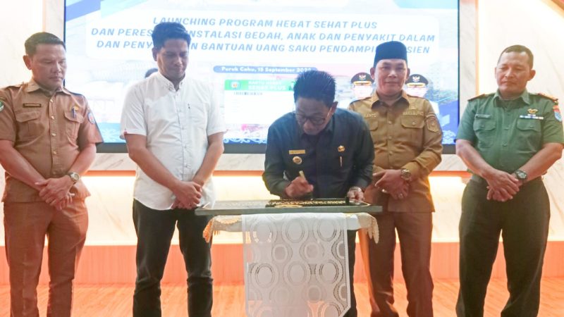 Bupati Heriyus saat melaunching kartu Mura Hebat Sehat Plus dan meresmikan Ruang Rawat Inap Bedah Anak dan Penyakit Dalam RSUD Puruk Cahu (foto: Maya)