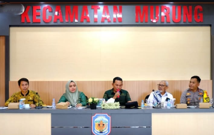 Waket I DPRD Mura Dina Maulidah saat memghadiri rapat persiapan STQ ke-XII di Kecamatan Murung (foto: istimewa)