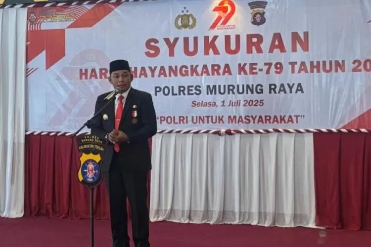Salah satu momen Wabup Rahmanto Muhiddin saat menghadiri syukuran HUT ke-79 Bhayangkara di Aula Cahai Ondhui Tingang, Selasa (1/7/2025). (foto: Diskominfo)