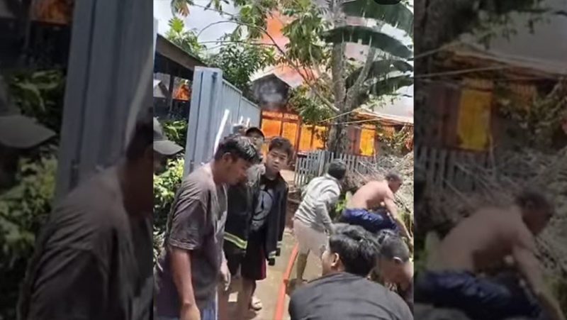 Api saat berkobar di Gang Berdikari RT 03 RW 01 Gang Sepakat Kelurahan Teluk Tiram Kecamatan Banjarmasin Barat menelan korban jiwa, Minggu (21/9/2025) siang. (foto: istimewa)