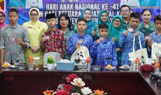 Wakil Ketua I DPRD Mura Dina Maulidah (tengah). (foto: istimewa)