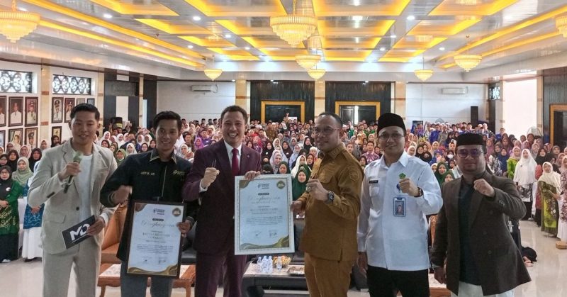 Kabupaten kotabaru laksanakan seminar nasional yang diikuti 800 guru