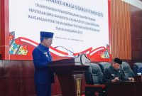 Bupati Heriyus saat memberikan sambutan pada rapat paripurna ke 4 masa sidang III tahun 2025 (foto : Maya)