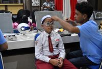 Pemeriksaan mata dan kacamata gratis untuk pelajar di Banjarmasin. (Foto Istimewa)