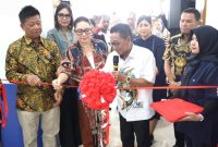 Bupati Heriyus saat meresmikan klinik Asisten Medika Indonesia (AMI),( foto:Diskominfo)