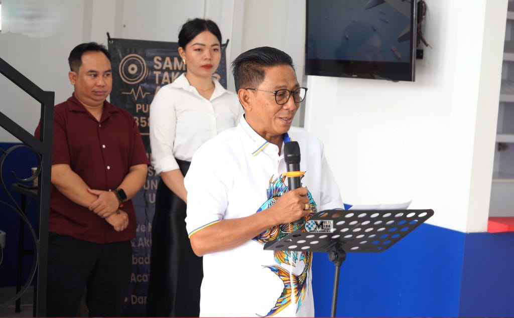 Bupati Heriyus saat meresmikan klinik Asisten Medika Indonesia (AMI),( foto:Diskominfo)