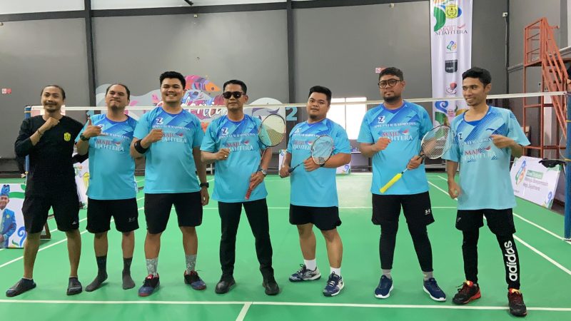 Turnamen Bulu Tangkis Wali Kota Cup Antar Desk di Lapangan Badminton Adenia